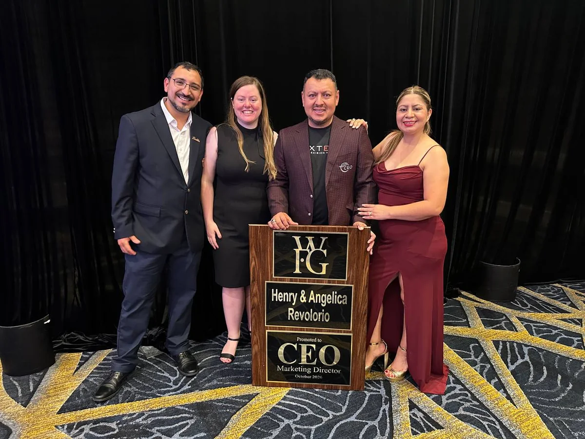 Recognition event group portrait